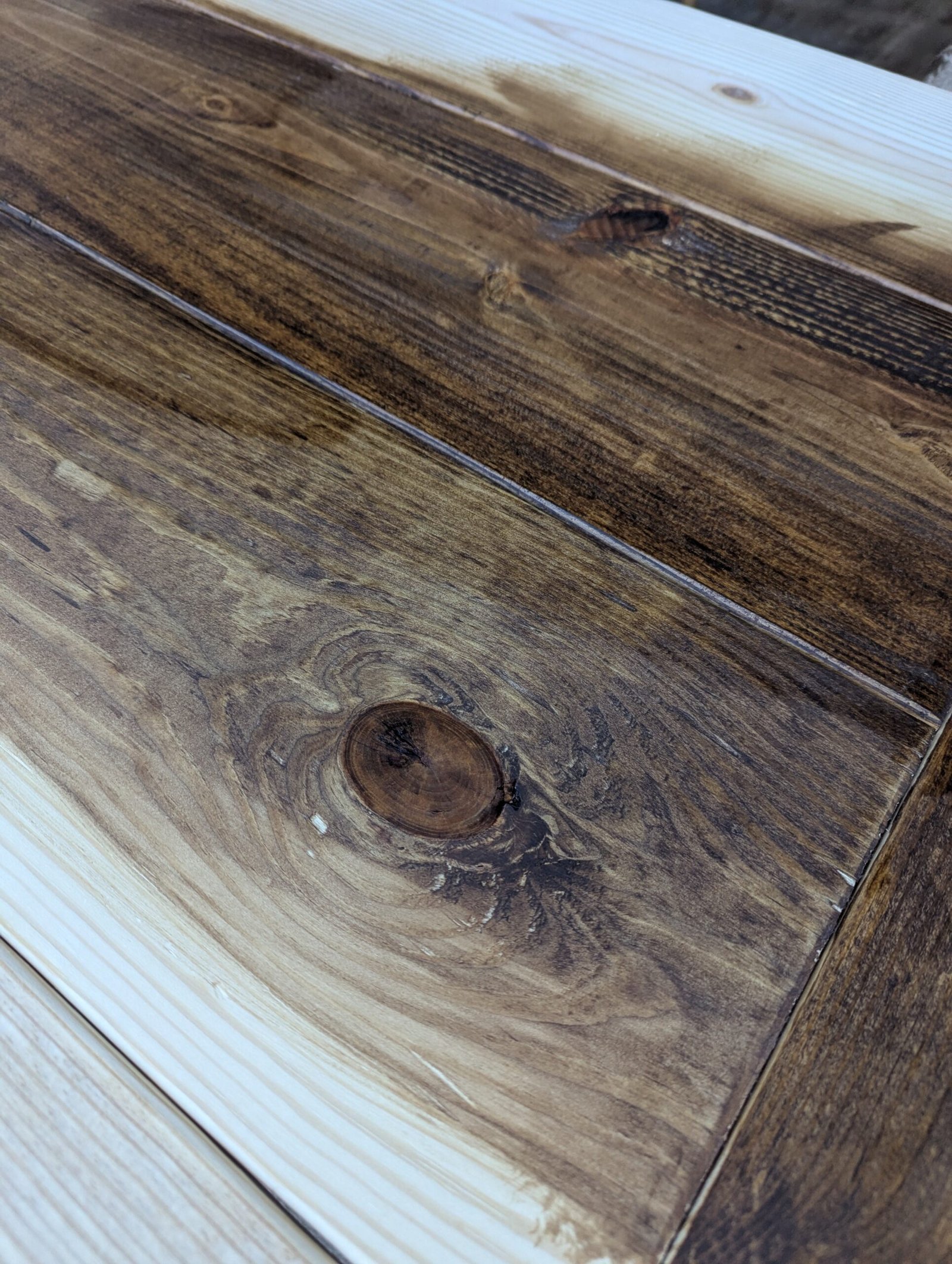 Table stain detail